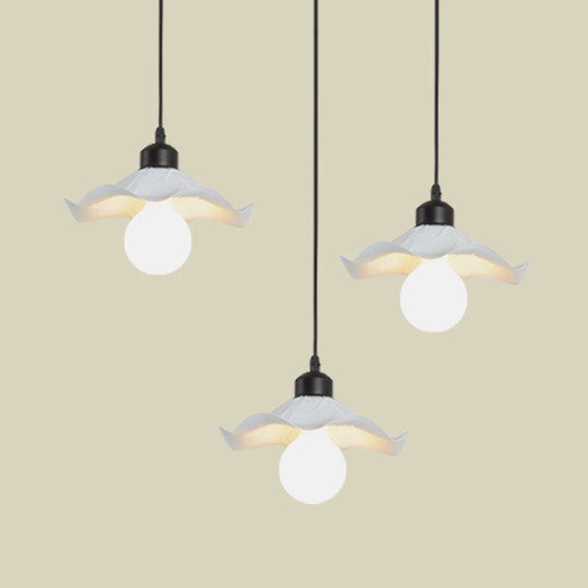 Modern 3-Head Pendant Light With Ruffled Edge In White Metallic Finish - Linear/Round Canopy