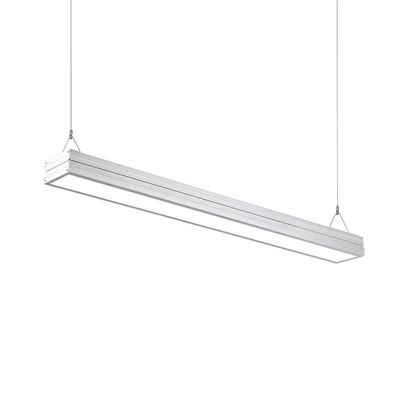 Suspension contemporaine en métal strié en blanc/argent/noir avec suspension LED et éclairage naturel