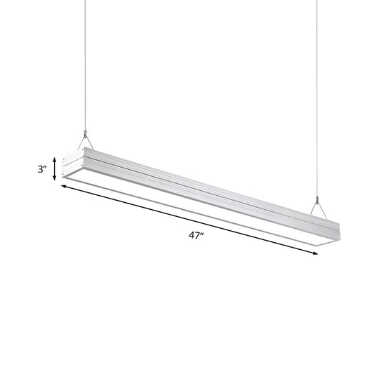 Suspension contemporaine en métal strié en blanc/argent/noir avec suspension LED et éclairage naturel