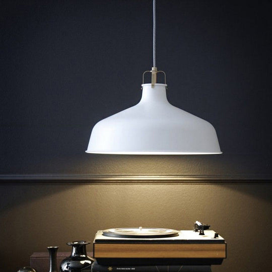 Lampe suspendue métallique moderne à 1 lumière avec abat-jour de grange noir/blanc pour plafond de salle à manger