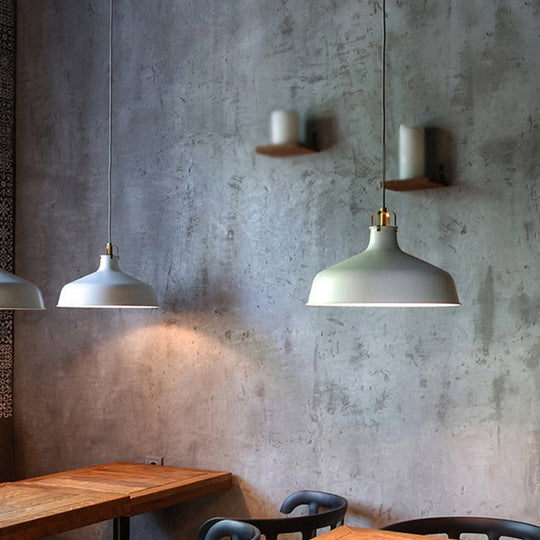 Lampe suspendue métallique moderne à 1 lumière avec abat-jour de grange noir/blanc pour plafond de salle à manger