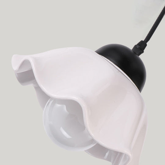 Plafonnier suspendu en verre blanc de style loft - Abat-jour fleuri Éclairage de salle à manger