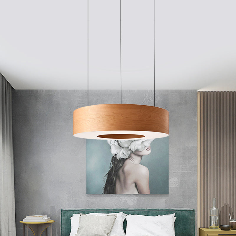 Suspension LED ronde en bois creux pour plafond de restaurant