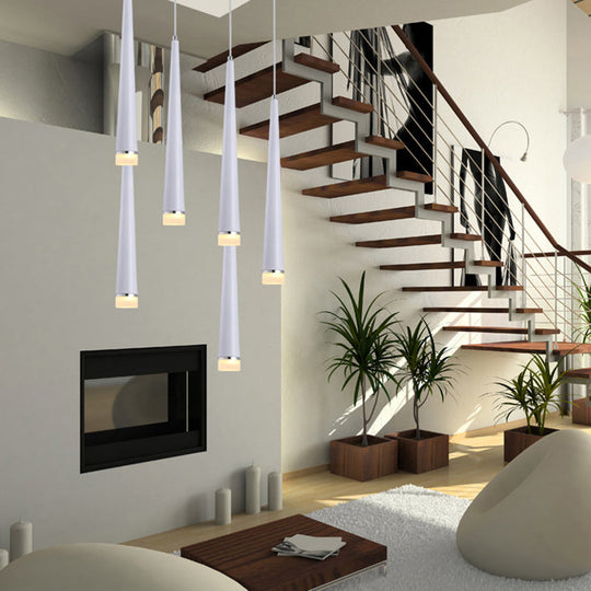 Plafonnier LED conique minimaliste en blanc/noir avec 3 options de couleurs