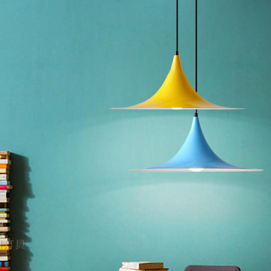 Suspension trompette 16"/19"W Simplicity Metal 1 lumière noire/grise/blanche