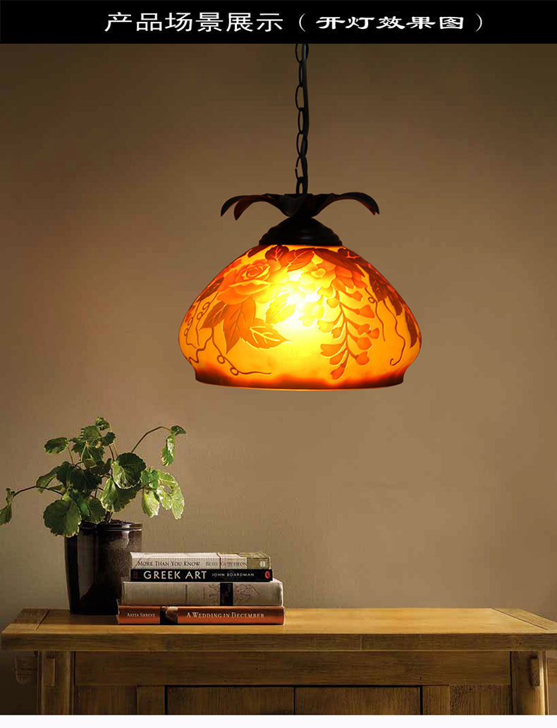 Suspension de plafond à 1 lampe de style Tiffany avec verre blanc/jaune/orange et motif raisin/fleur