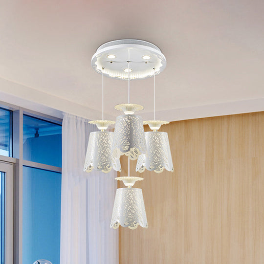 Plafonnier simple en fer festonné avec 4 ampoules blanches - Lampe suspendue élégante pour salle à manger