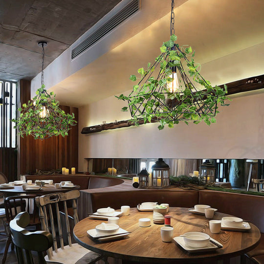 Suspension LED industrielle avec cage en fer en noir, 4 W/6 W, idéale pour la décoration de restaurant et d'usine, disponible en 3 tailles