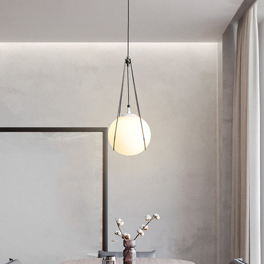 Suspension moderne en verre blanc en forme de larme avec finition nickelée - 1 lampe pour restaurant (largeur 8"/10"/12")