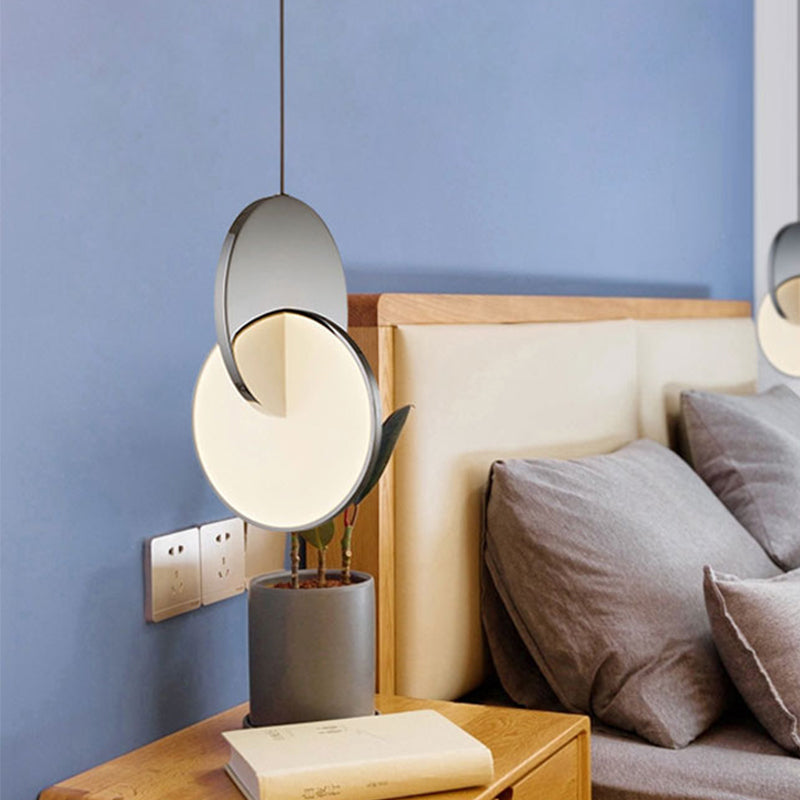 Lampe à pendule LED moderne avec disques entrelacés en chrome/or et abat-jour en acrylique, largeur 7"/10"