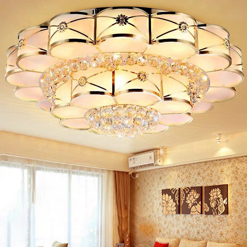 Plafonnier en verre dépoli doré pour chambres traditionnelles - Éclairage de plafond élégant avec cristaux suspendus