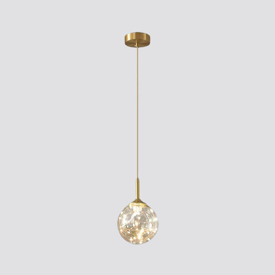 Suspension LED en laiton et verre : plafonnier sphérique moderne pour salle à manger