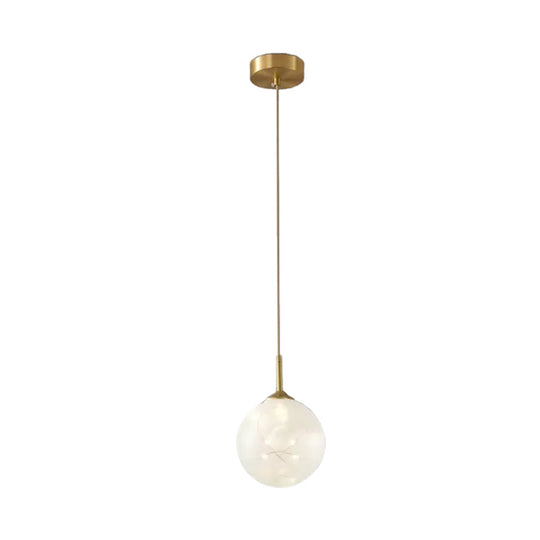 Suspension LED en laiton et verre : plafonnier sphérique moderne pour salle à manger