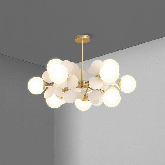 Lustre en forme de sphère en laiton, luminaire suspendu contemporain en verre laiteux avec décoration multi-cercles