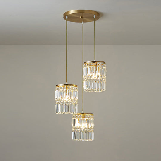 Lustre multi-lumières en laiton avec suspension cylindrique et cristal à trois prismes pour salle à manger contemporaine