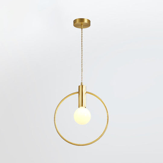 Lampe à suspension minimaliste dorée avec pendule annulaire et ampoule pour chambre à coucher