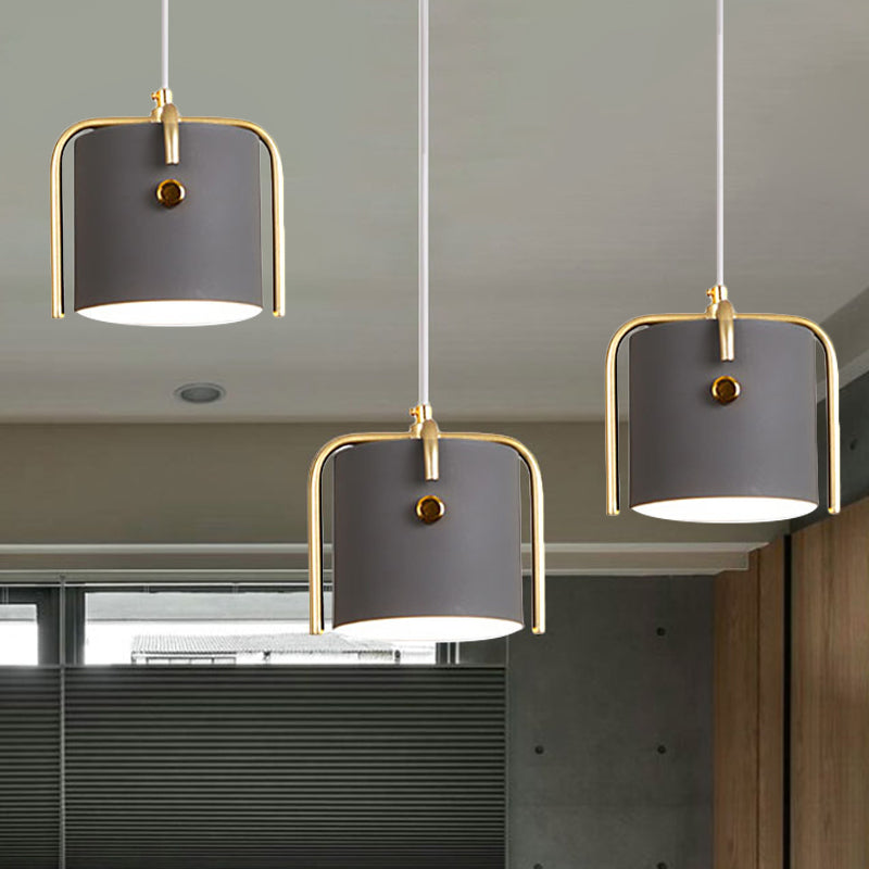 Lampe suspendue Macaron élégante - 1 lumière avec abat-jour métallique - Lampe à suspension en forme de tonneau gris/blanc - Idéale pour la salle à manger