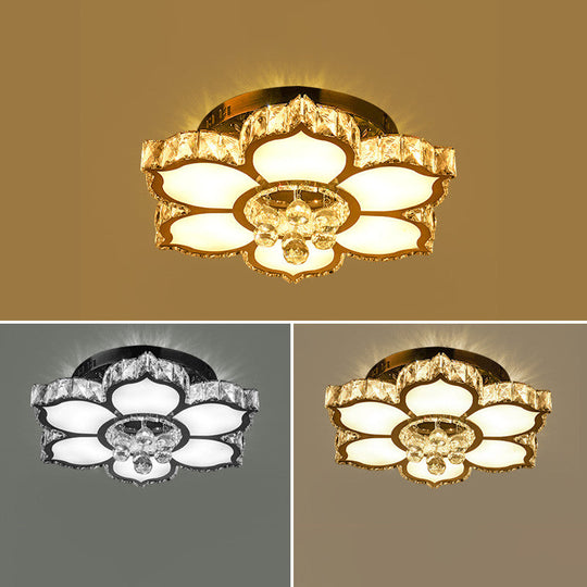 Plafonnier LED moderne en cristal blanc avec motif de fleur pour salon avec design encastré