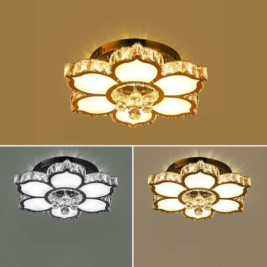 Plafonnier LED moderne en cristal blanc avec motif de fleur pour salon avec design encastré