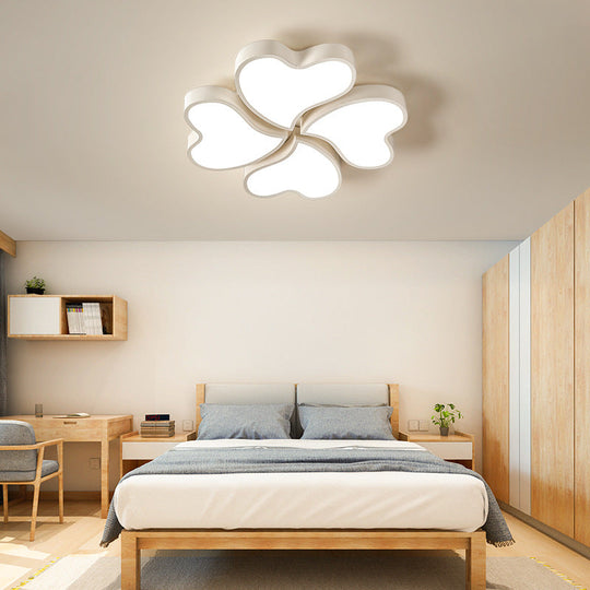 Nordic Style LED Ceiling Lamp - Clover Shaped Flush Mount Light Fixture