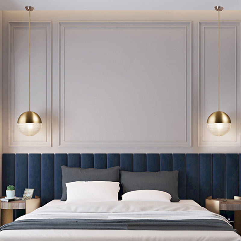 Suspension contemporaine en verre hémisphérique avec corps de lampe en métal givré - Idéal pour bar d'allée, lampe suspendue à 1 lumière