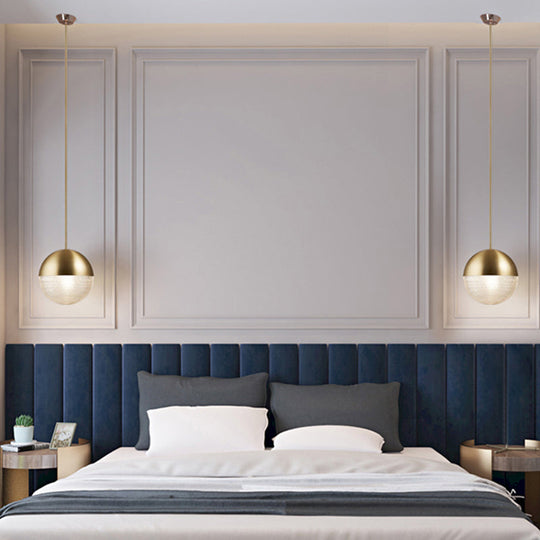 Suspension contemporaine en verre hémisphérique avec corps de lampe en métal givré - Idéal pour bar d'allée, lampe suspendue à 1 lumière