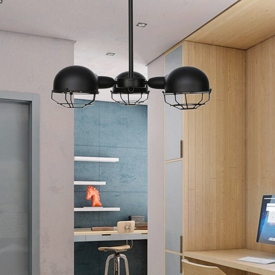 Suspension en forme de dôme de style industriel avec cadre en fil de fer, 3 ampoules, finition noire/laiton
