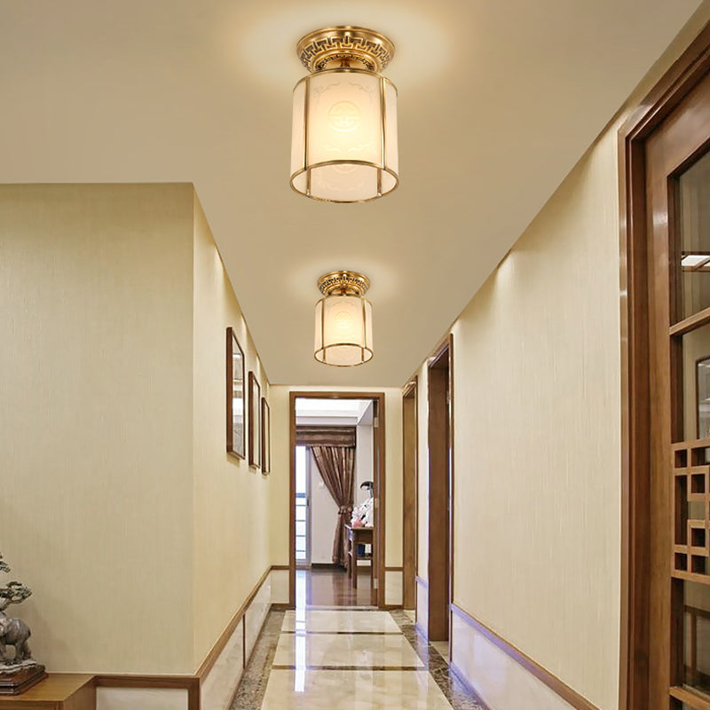 Luminaire cylindrique encastré en laiton pour couloir