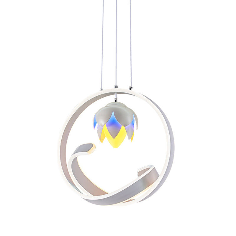 Lustre suspendu à LED Lotus : style moderne pour la décoration de la salle à manger en blanc