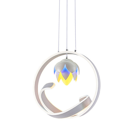 Lustre suspendu à LED Lotus : style moderne pour la décoration de la salle à manger en blanc