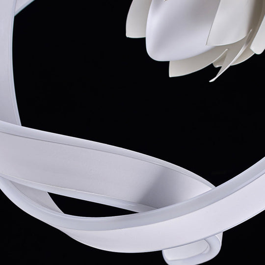 Lustre suspendu à LED Lotus : style moderne pour la décoration de la salle à manger en blanc