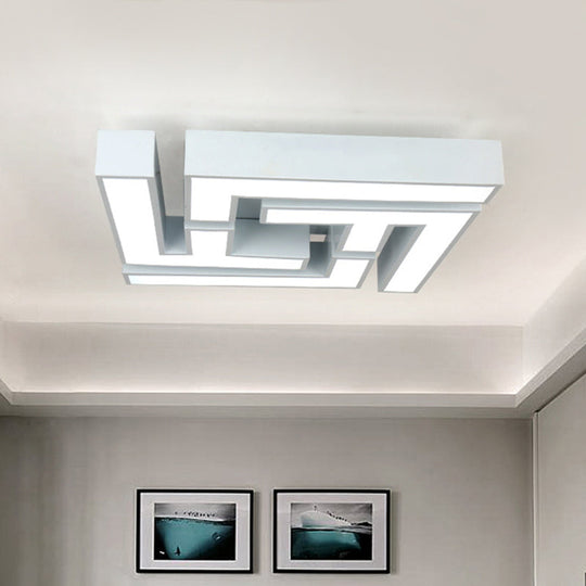 Plafonnier LED moderne pour chambre à coucher avec abat-jour en métal labyrinthe en blanc/lumière chaude - Élégant et efficace