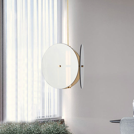 Suspension LED moderne dorée avec abat-jour en verre ambré pour salle à manger