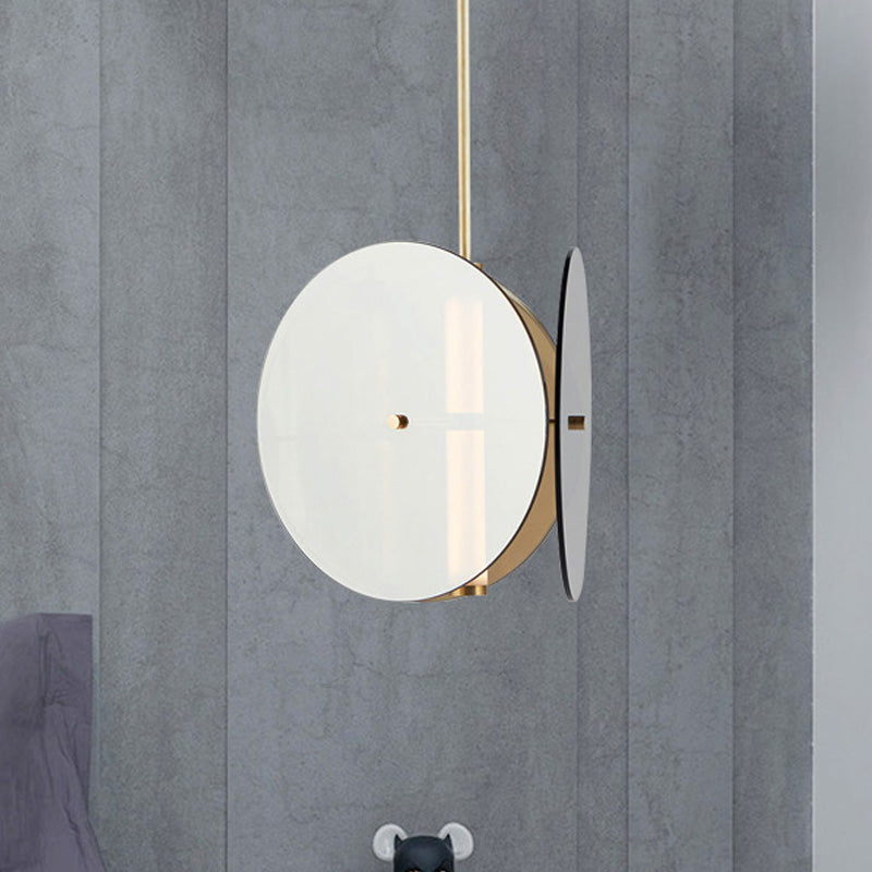 Suspension LED moderne dorée avec abat-jour en verre ambré pour salle à manger