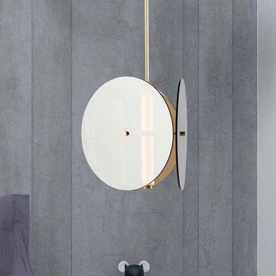 Suspension LED moderne dorée avec abat-jour en verre ambré pour salle à manger