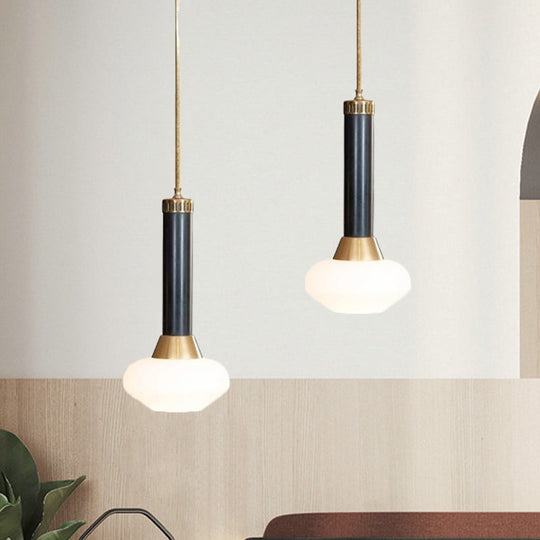 Lampe de chevet à suspension en verre dépoli opale noir moderniste