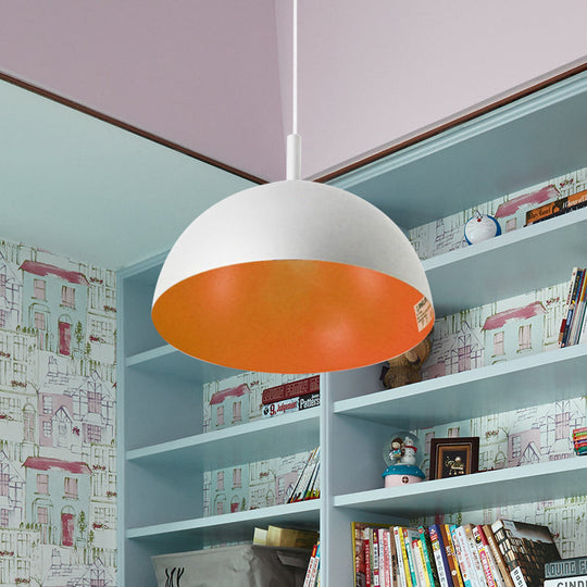Plafonnier suspendu en forme de dôme en métal au design simple - 1 luminaire orange/bleu/chrome pour salle à manger, 10"/16" de large