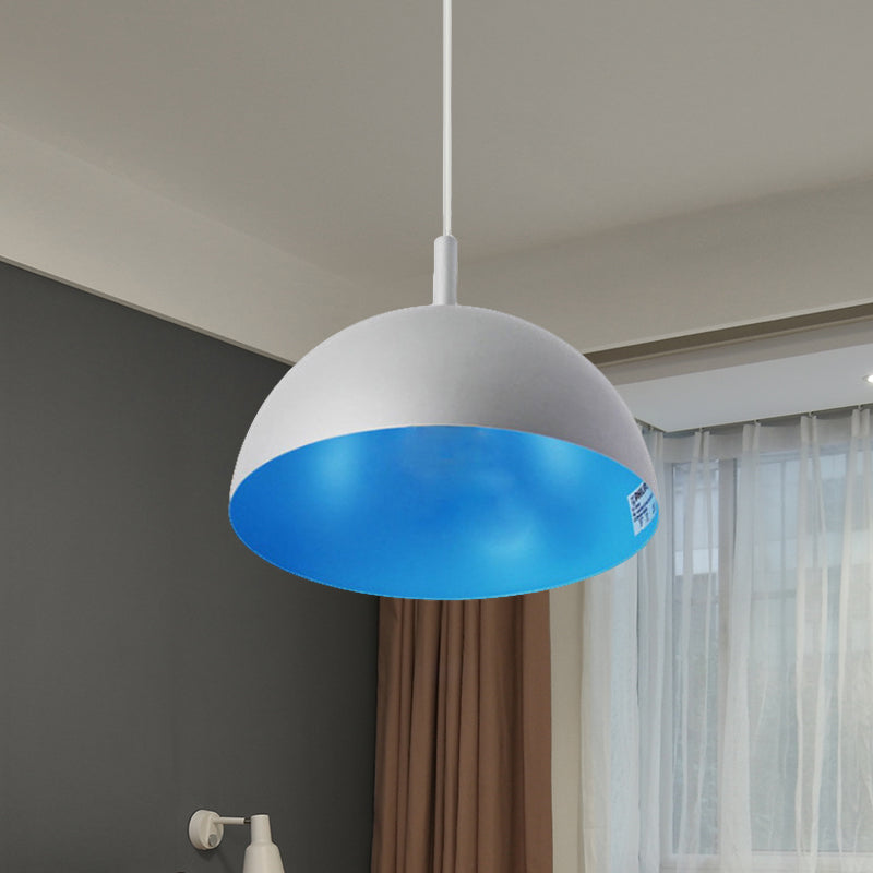 Plafonnier suspendu en forme de dôme en métal au design simple - 1 luminaire orange/bleu/chrome pour salle à manger, 10"/16" de large