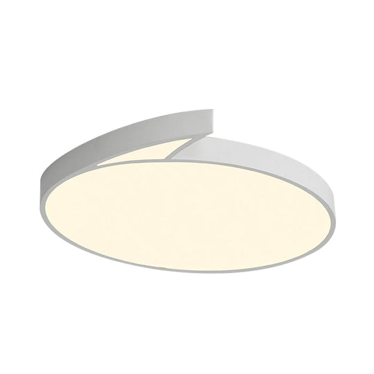 Modern Round Flush-Mount Ceiling Light - Black/White 18"/21.5" LED Acrylic Flushmount with Fin Detail in White/Warm Light