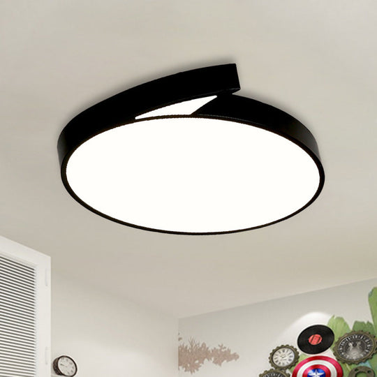 Modern Round Flush-Mount Ceiling Light - Black/White 18"/21.5" LED Acrylic Flushmount with Fin Detail in White/Warm Light