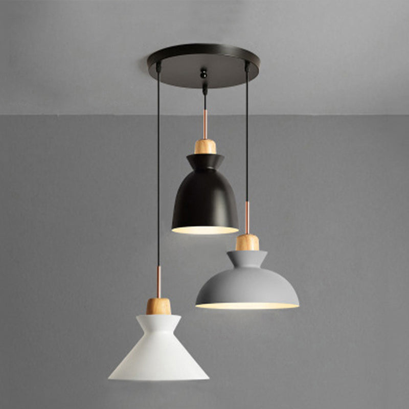 Luminaire suspendu de style nordique : plafonnier d'intérieur à 3 ampoules en métal et bois noir