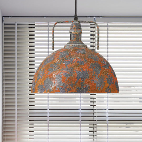 Suspension de style antique en fer forgé avec finition rouillée pour table à manger avec prise ventilée