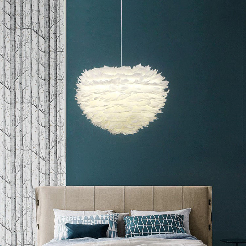 Lustre suspendu en plumes en blanc/gris/rose pour un éclairage de chambre moderne - Tissu, plafonnier à 4 lumières