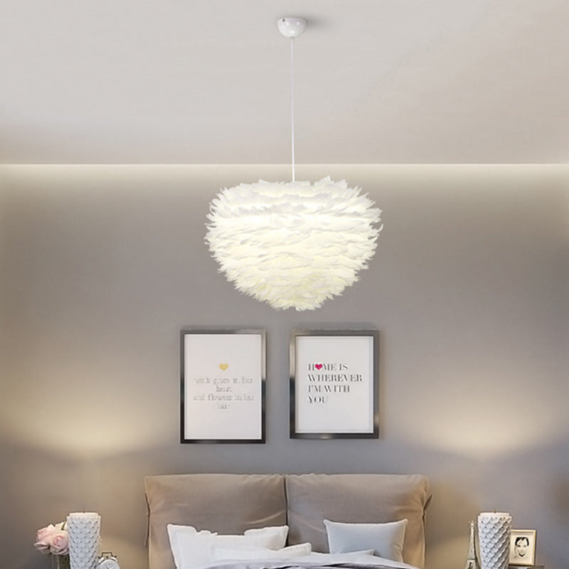 Lustre suspendu en plumes en blanc/gris/rose pour un éclairage de chambre moderne - Tissu, plafonnier à 4 lumières