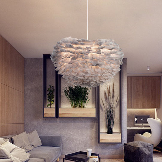 Lustre suspendu en plumes en blanc/gris/rose pour un éclairage de chambre moderne - Tissu, plafonnier à 4 lumières