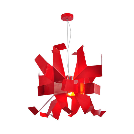 Lampe à suspension contemporaine en métal rouge avec design abstrait et 1 ampoule