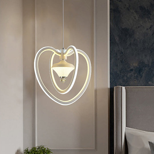 Plafonnier LED suspendu en acrylique avec cadre en forme de cœur, suspension blanche avec accent en diamant