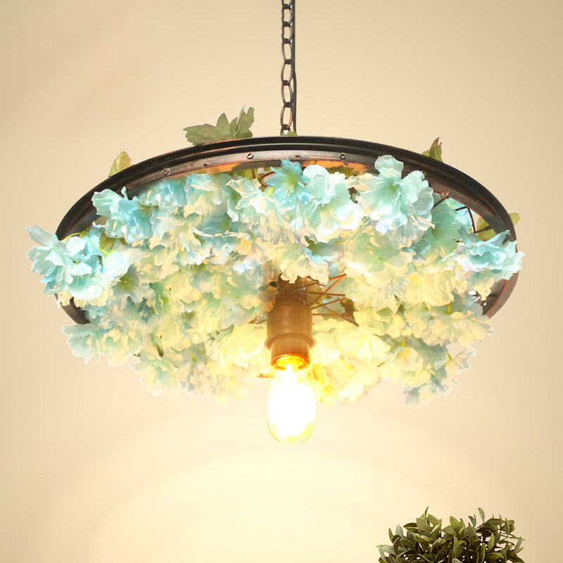 Lampe de restaurant à roulettes de 8,5"/15" de largeur : suspension en fer avec éclairage vers le bas + décoration florale artificielle (1 ampoule, rose/bleu)