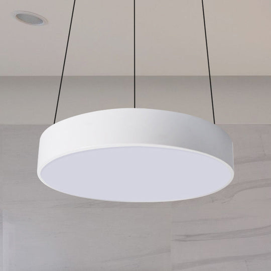 Suspension à tambour en métal à LED contemporaine : 12"/18"/23,5" de large, plafonnier blanc/noir avec lumière blanche/chaude