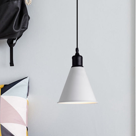 Suspension de plafond en métal - Forme conique, cordon réglable, design moderne - Blanc, largeur 7,5"/8,5"